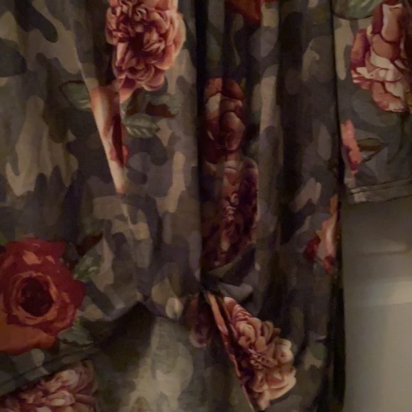 Camo with Roses top - Picture 5 of 5